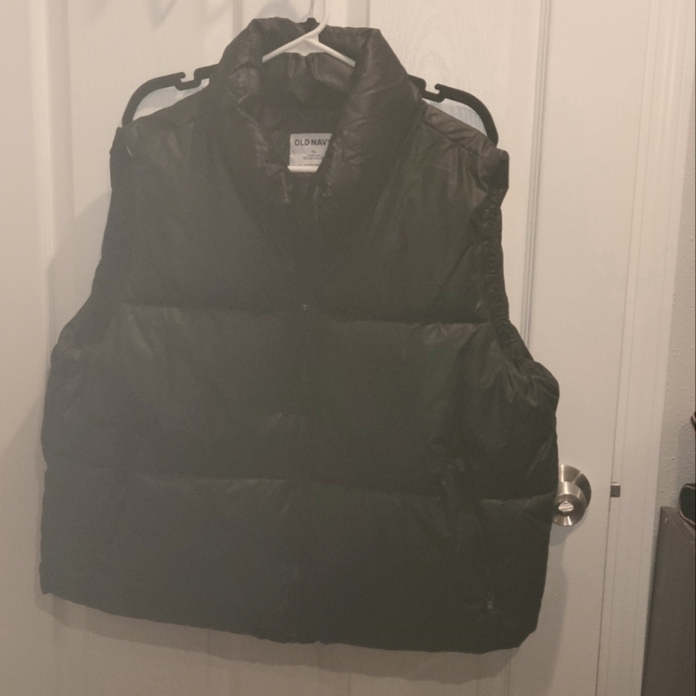 LIKE NEW PUFFER VEST